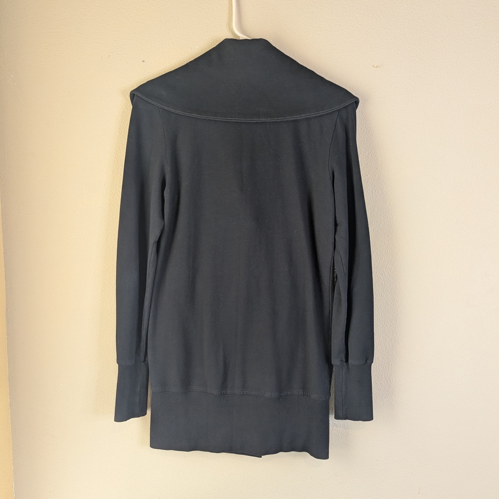 Elegant Black Double-Breasted Women's Coat - Picture 8 of 16